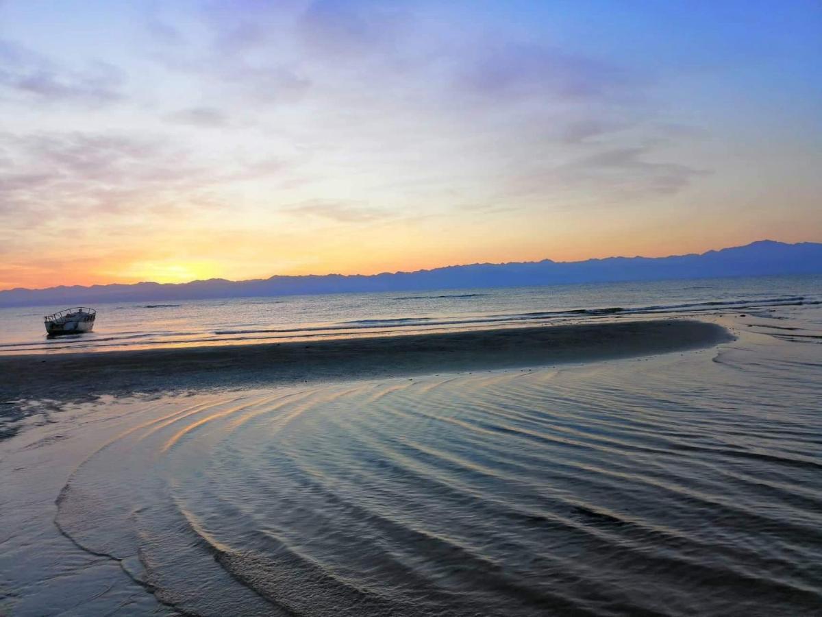 Sebaii Camp السباعى كامب شاطئ الترابين بجوار ويت بالس Hostel Nuweiba` Εξωτερικό φωτογραφία