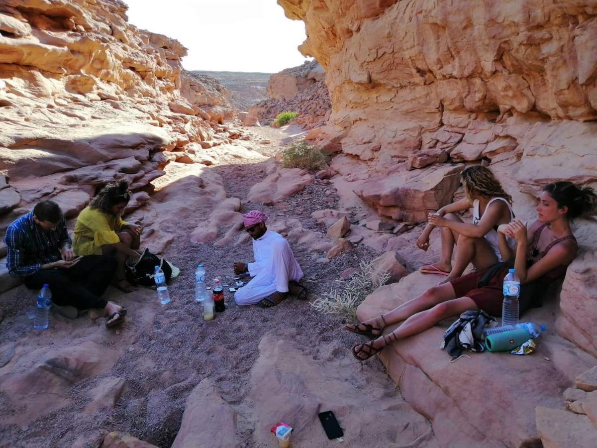 Sebaii Camp السباعى كامب شاطئ الترابين بجوار ويت بالس Hostel Nuweiba` Εξωτερικό φωτογραφία