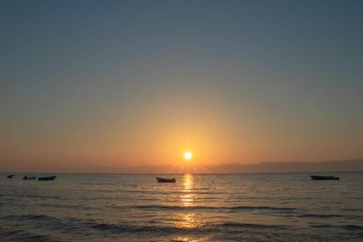 Sebaii Camp السباعى كامب شاطئ الترابين بجوار ويت بالس Hostel Nuweiba` Εξωτερικό φωτογραφία